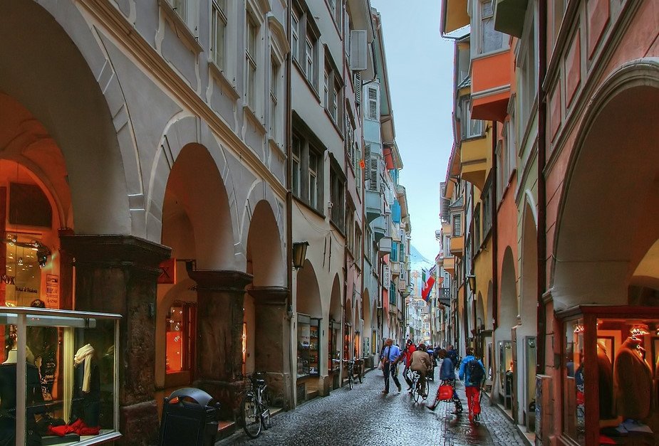 Famous shopping street   Laubengasse