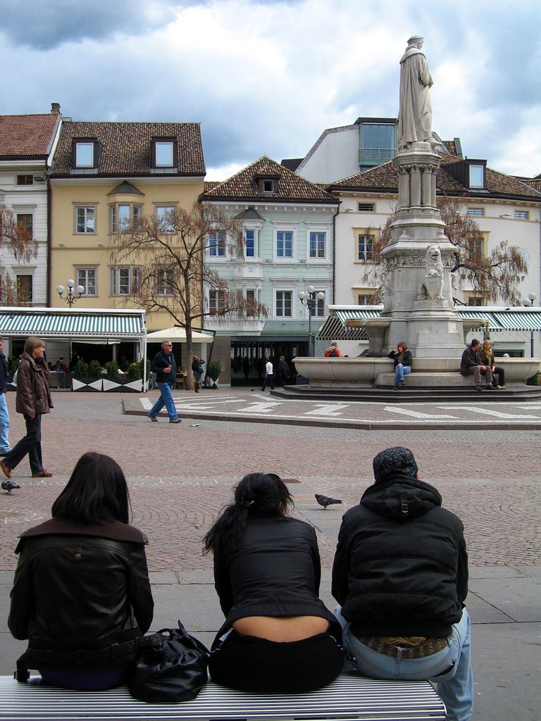Waltherplatz im Frühling - Piazza Walther in primavera