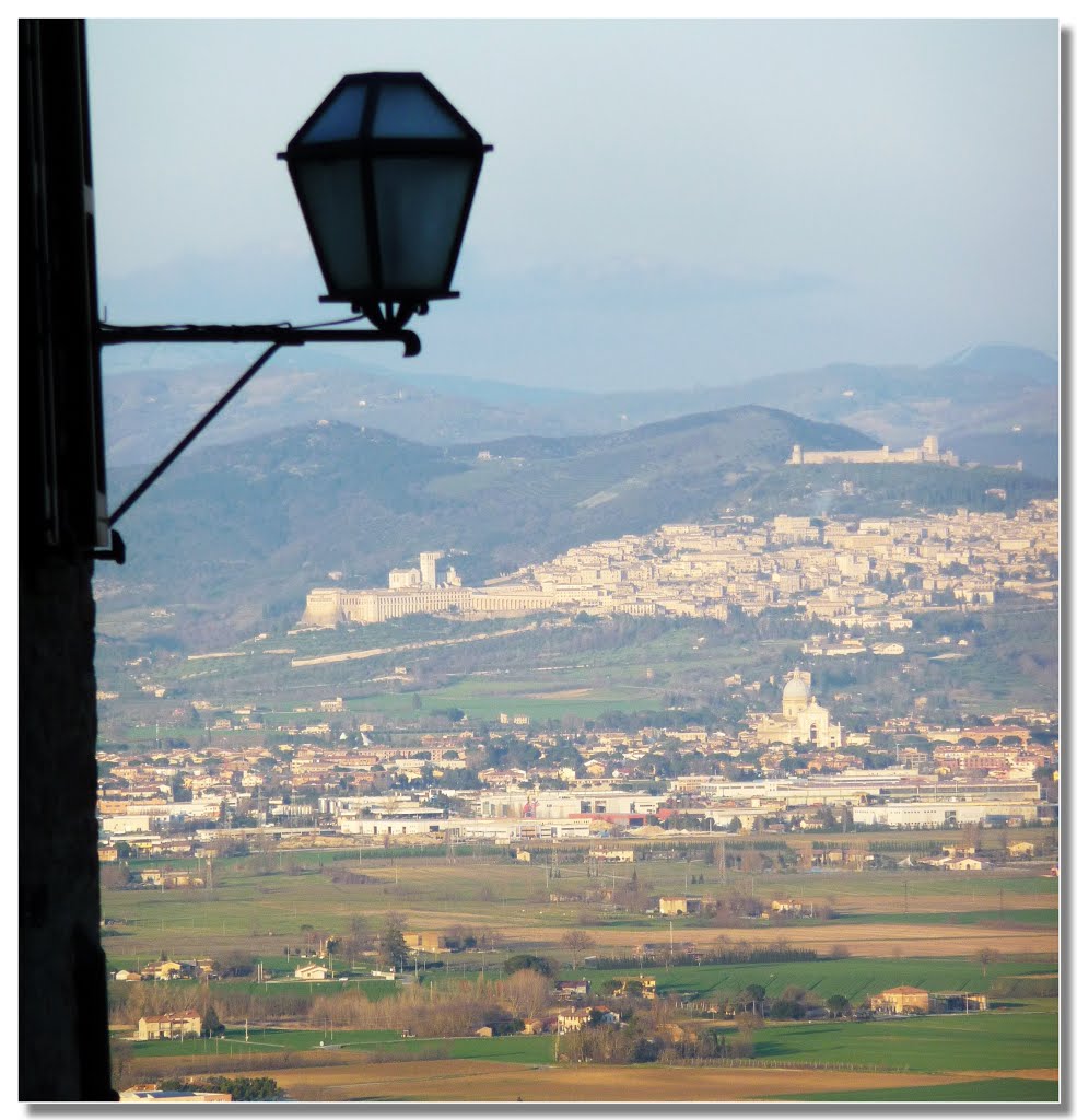veduta su Assisi la Rocca e SMaria degli Angeli