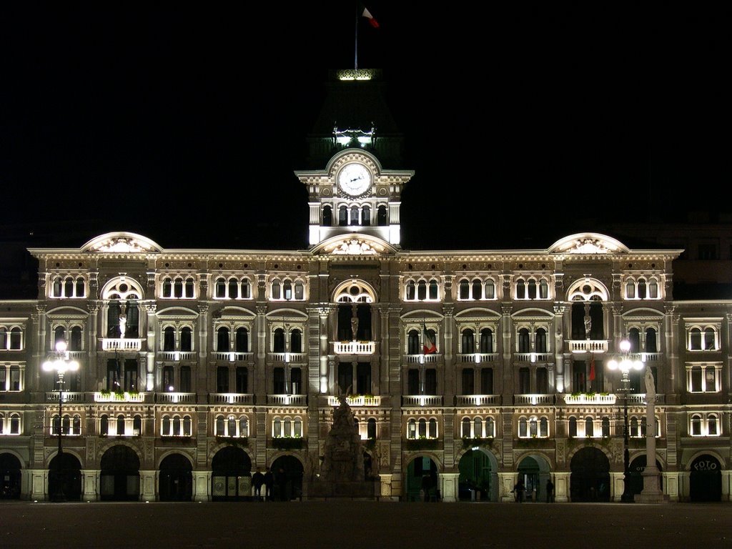 Piazza Unità dItalia by night