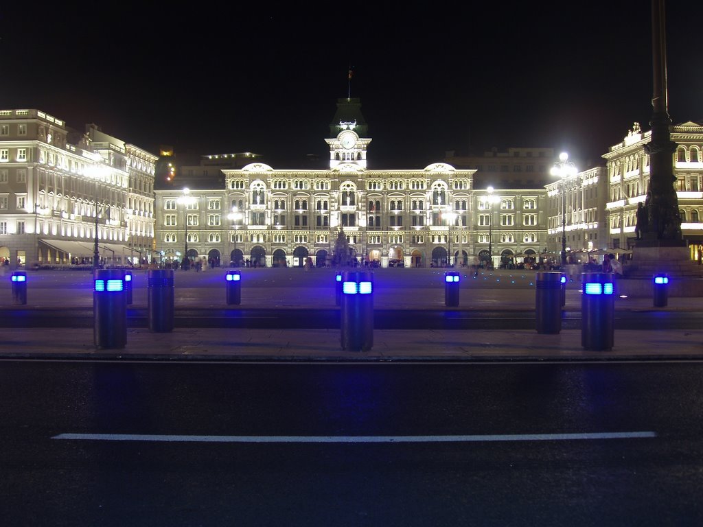 Piazza Unità di notte