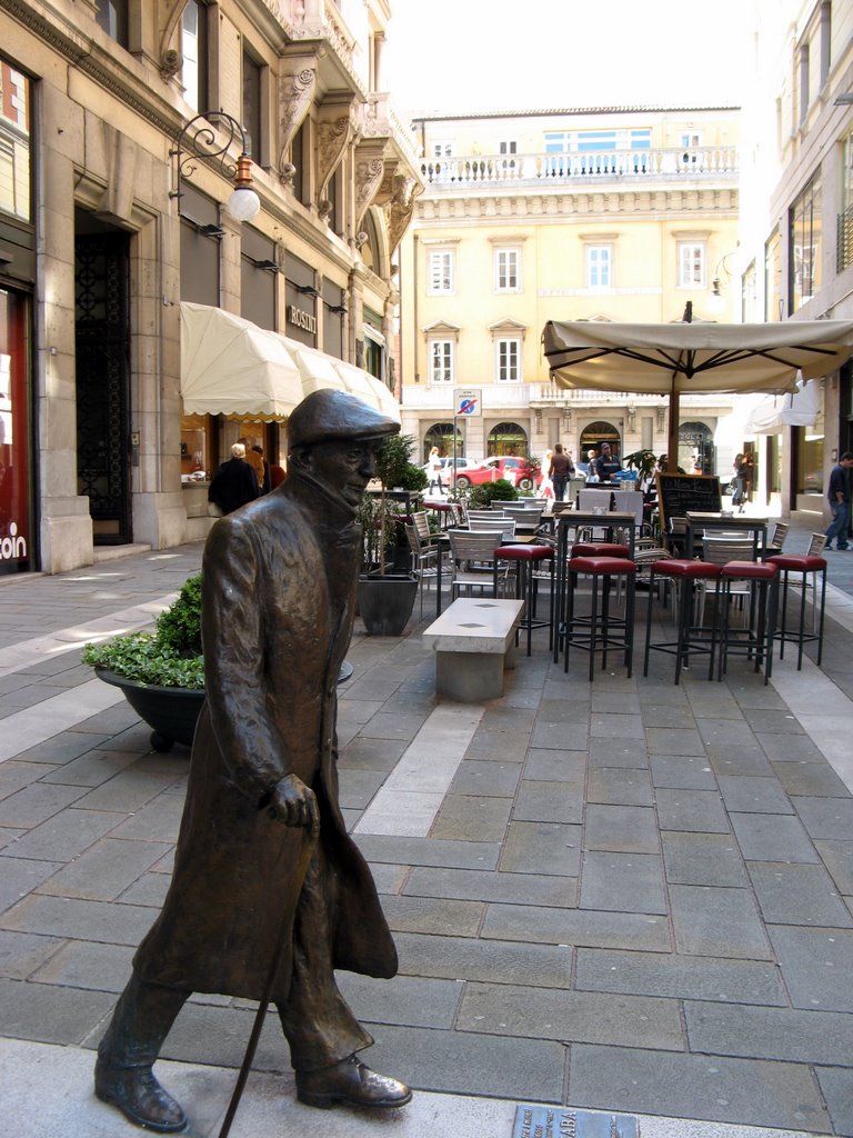 Trieste, statua di Umberto Saba