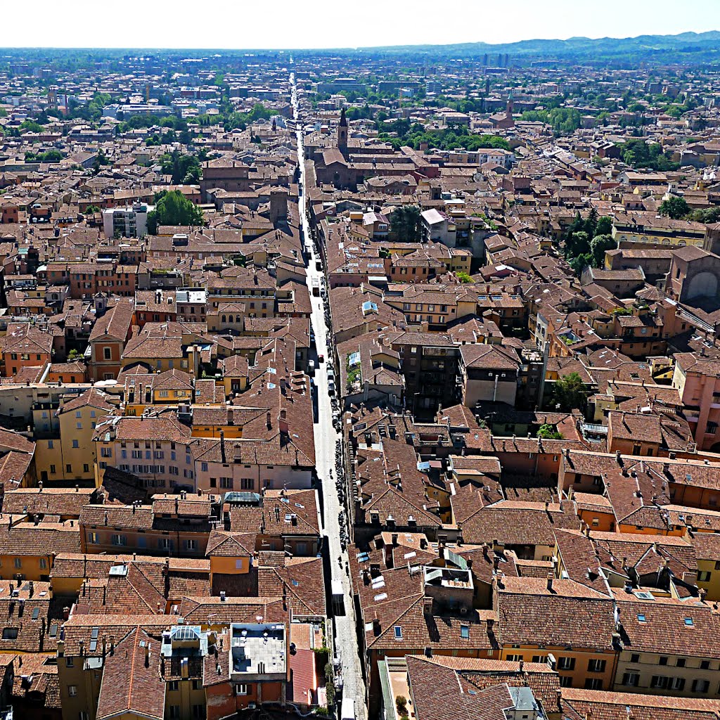 Via Aemila verso Est, dagli Asinelli