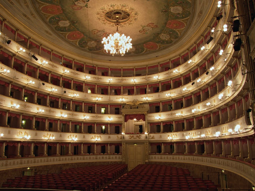 Teatro Comunale Luciano Pavarotti