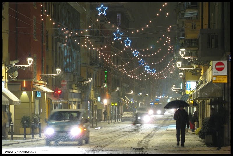 Parma:  Christmas 2010, Snowfall in Garibaldi Street - Natale 2010: Nevicata in Strada Garibaldi
