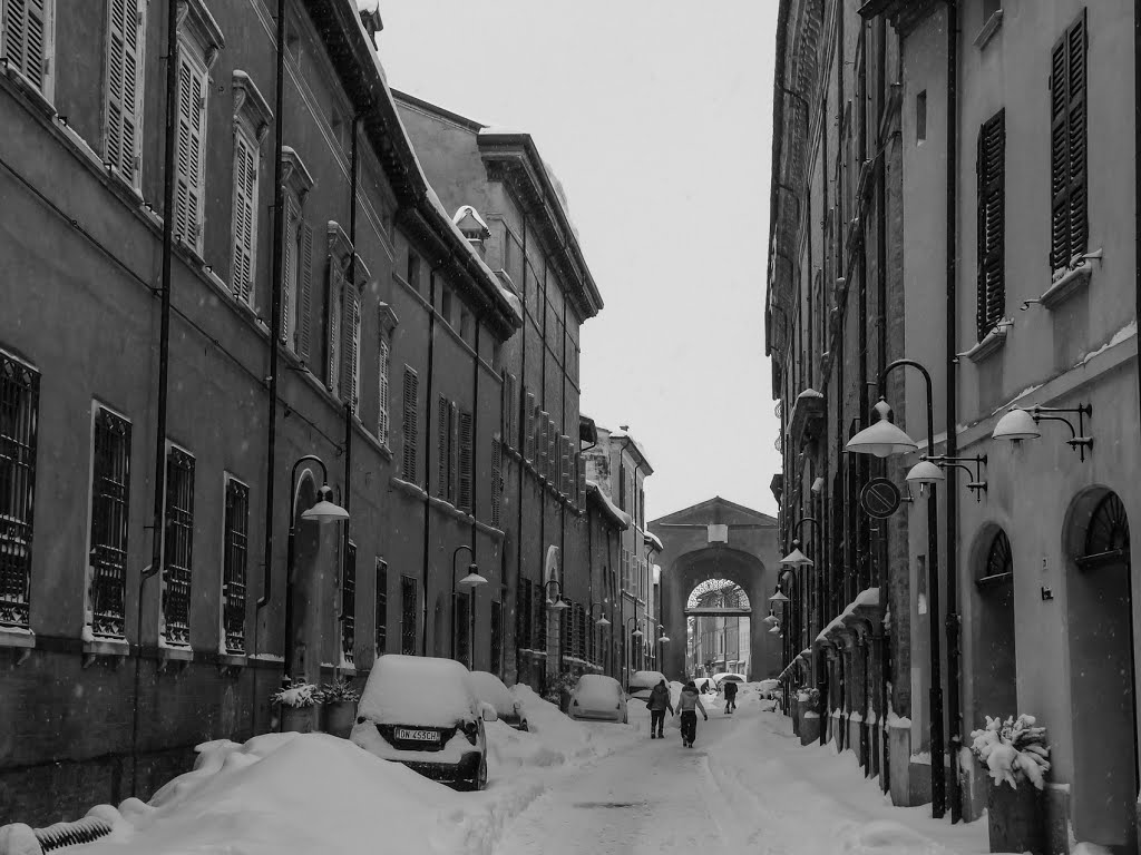 La grande nevicata del 2012: via Mazzini e Porta Sisi