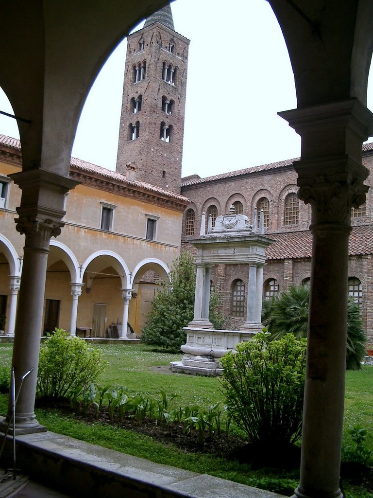 Chiostro . (300° foto su google earth)