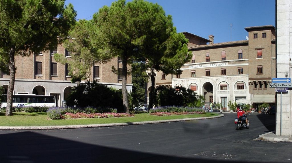 Piazza Caduti Per La Libertà