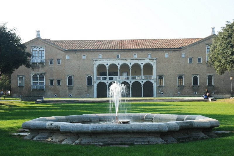 Ravenna- Loggetta lombardesca1