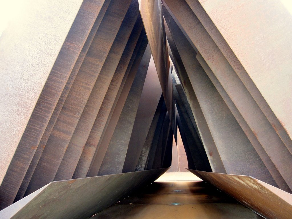 La facoltà di ingegneria - scultura - limen iniziatico in ferro