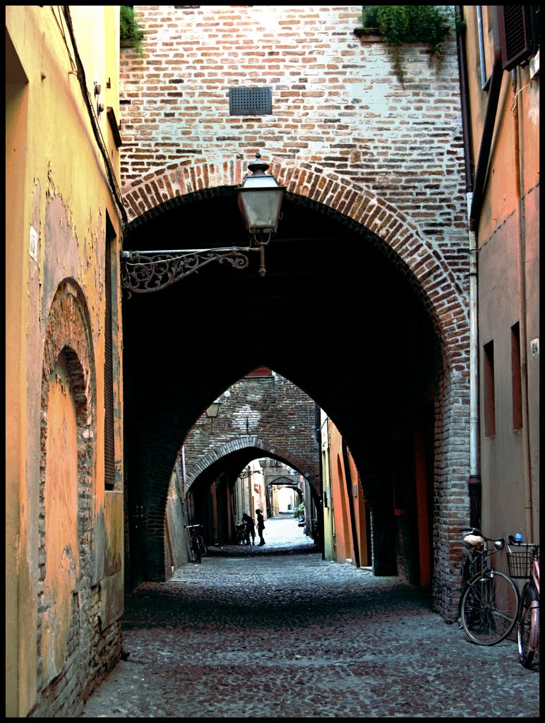 Le antiche pietre di Via delle Volte - The ancient stones of "Via delle Volte"