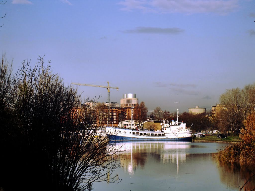 La nave ristorante in darsena - The ship restaurant in the dock