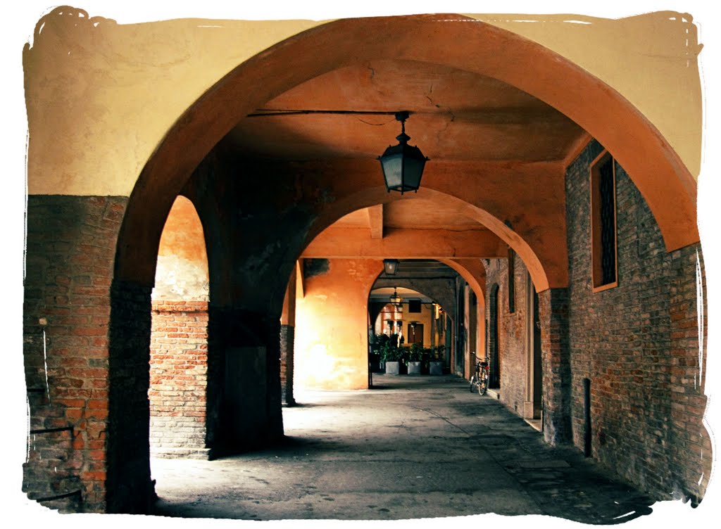 I portici di via Santo Stefano