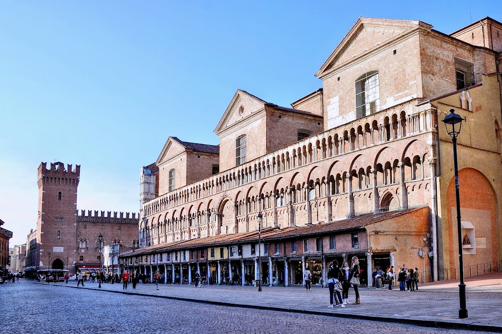 Portico Cattedrale di Ferrara in prospettiva