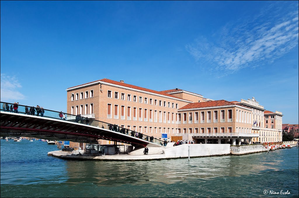 Venice - Bridge the Constitution (Bridge of Calatrava) - Palace of the Region - by nino evola