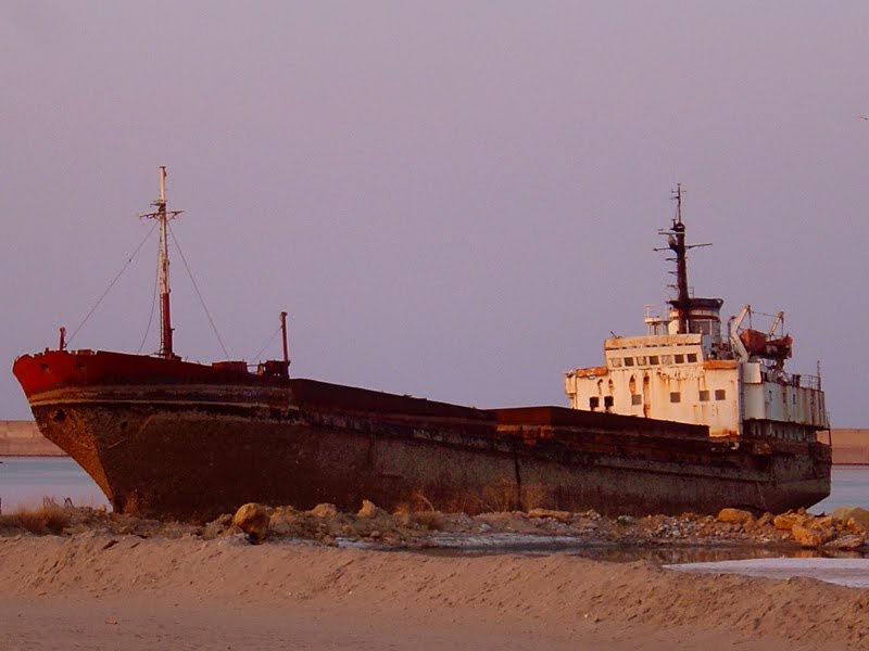 nave incagliata