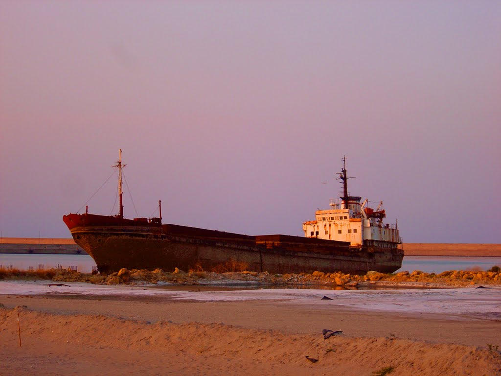Nave incagliata