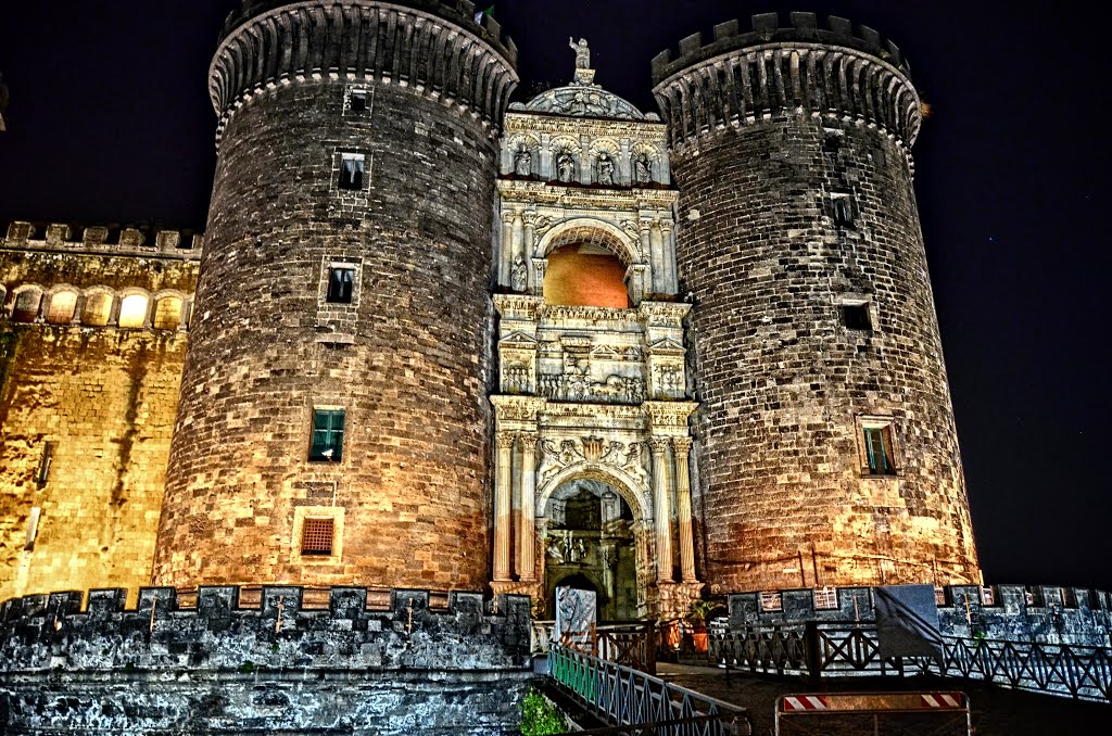 Neapol, Castel Nuovo