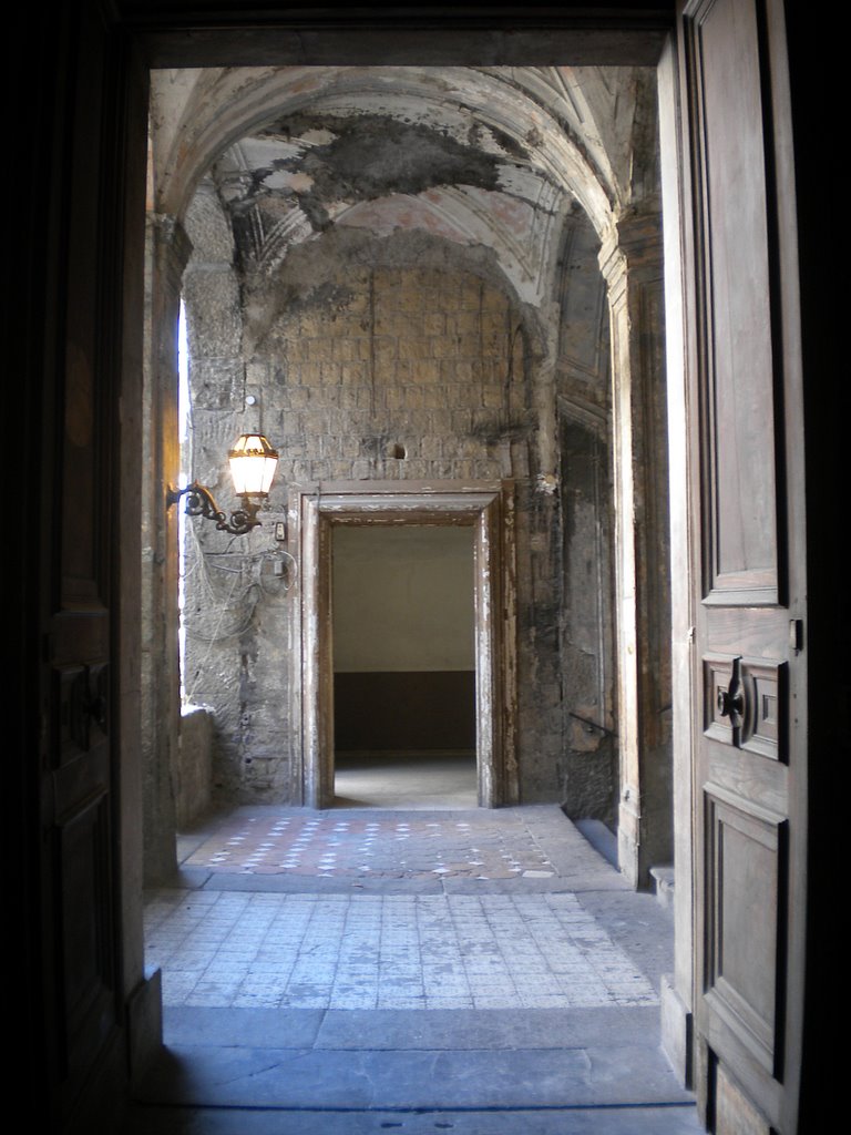 Napoli,  ballatoio di  Palazzo Carafa