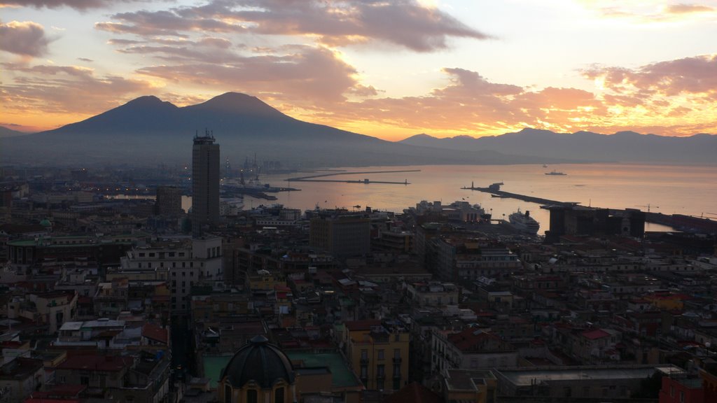 Alba sul golfo di Napoli