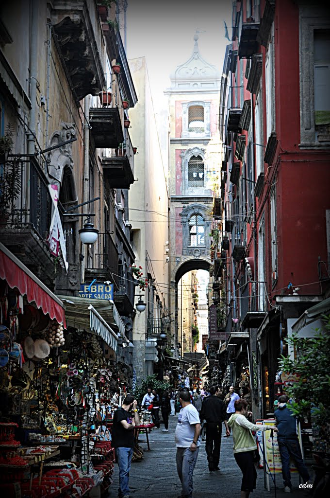 La via dei pastori. Via San Gregorio Armeno - Napoli