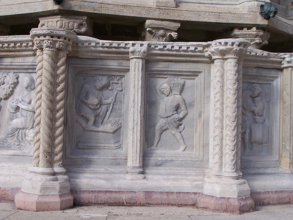 Perugia - La Fontana Maggiore - Il Bassorilievo della vasca inferiore1