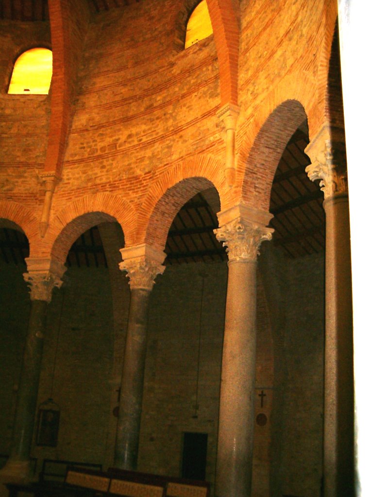Perugia, chiesa di SantAngelo,  interno