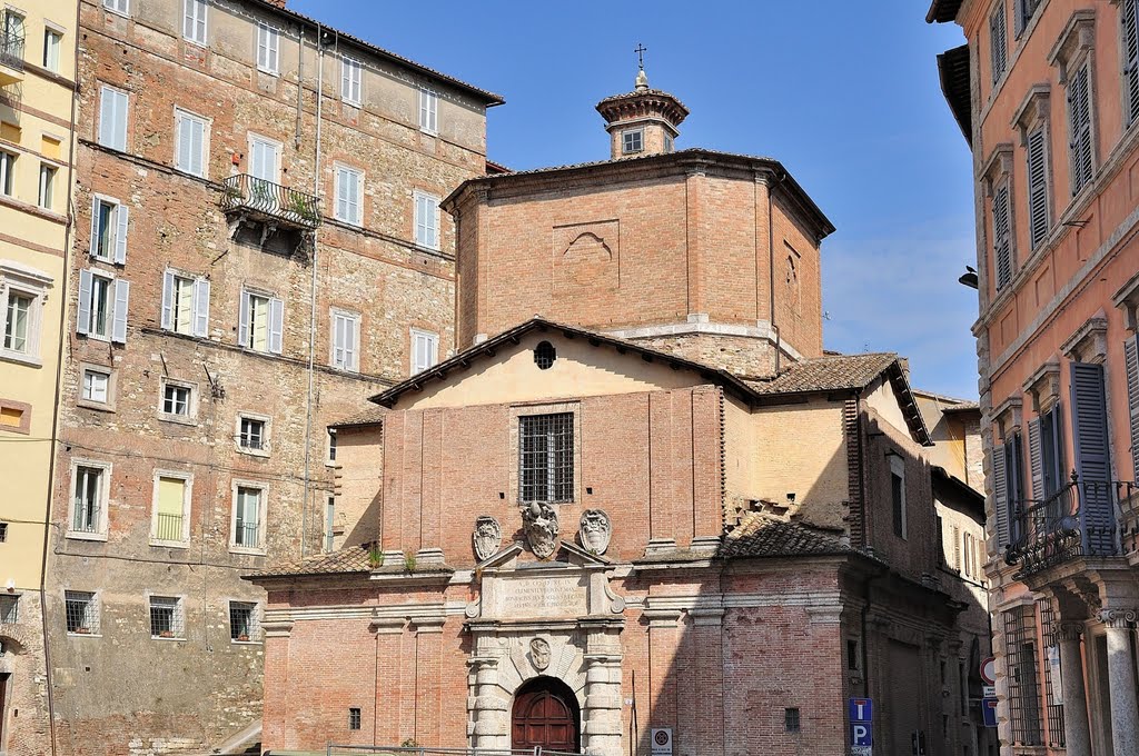 Perugia: Chiesa della Compagnia dellOrazione e della Buona Morte. (21-08-2010)