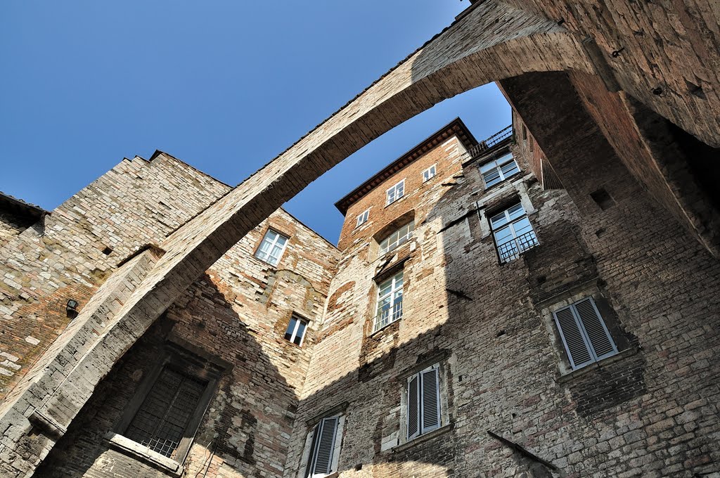 Perugia: Arco in Via Maestà delle Volte. (21-08-2010)