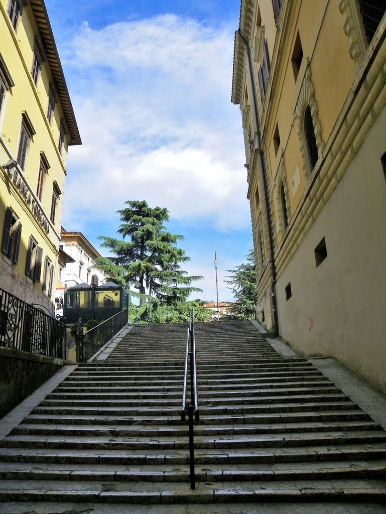 Perugia: Via Mario Grecchi. (23-08-2010)