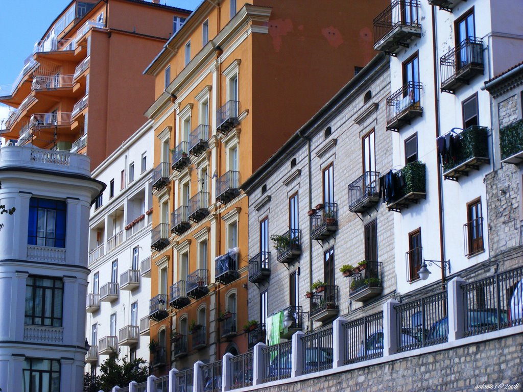 Potenza, Palazzi in via del Popolo
