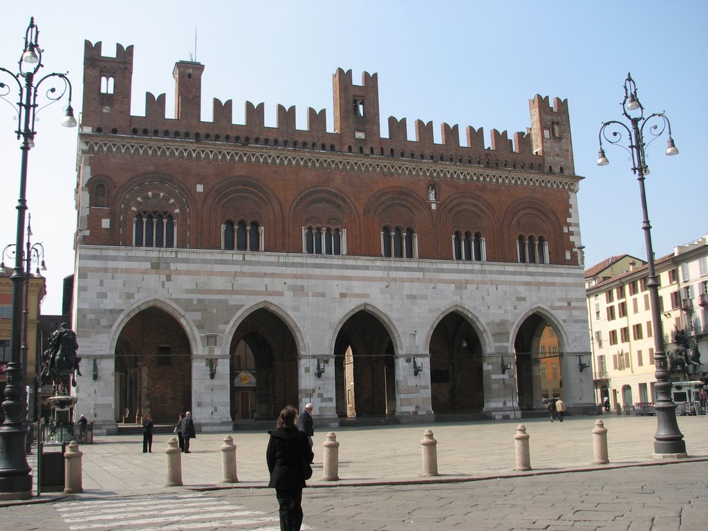 Piacenza, Palazzo Gotico