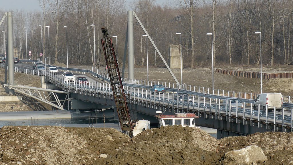 2010 Ponte di barche sul fiume Po a Piacenza Italia