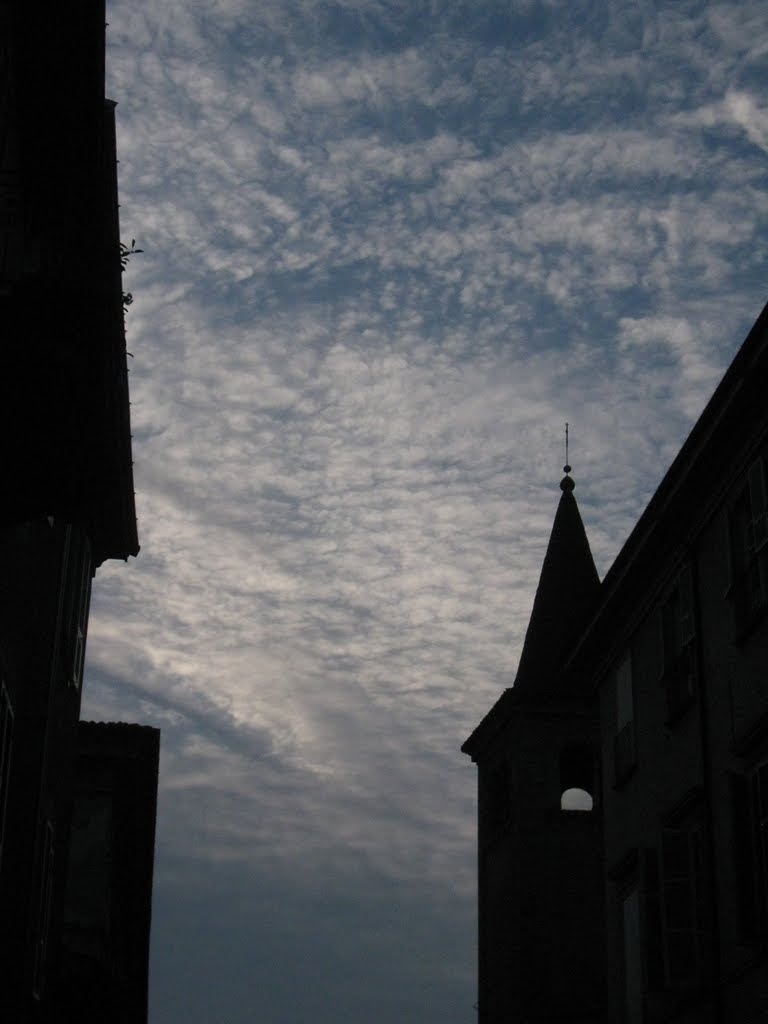 campanile della chiesa di S.Nazzaro, sul far della sera.