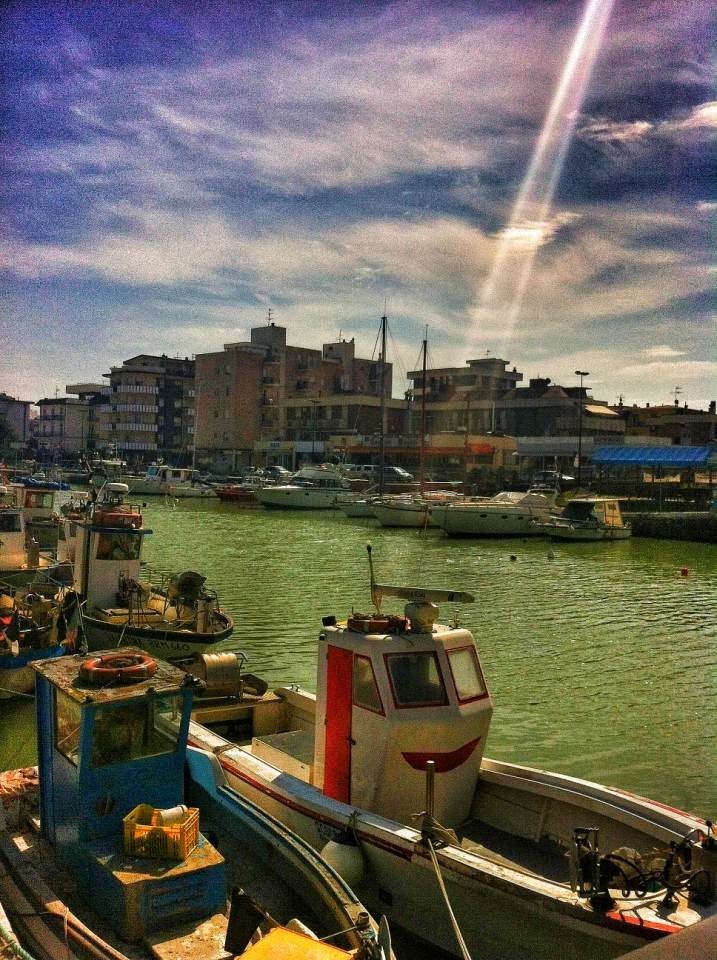 trafitto da un raggio di sole .. sorride