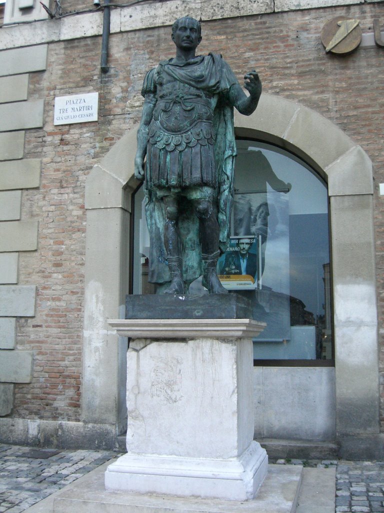 Rimini - Statua di Giulio Cesare in Piazza Tre Martiri
