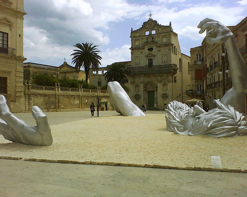 Siracusa : Piazza Duomo scultura per G8 Ambiente