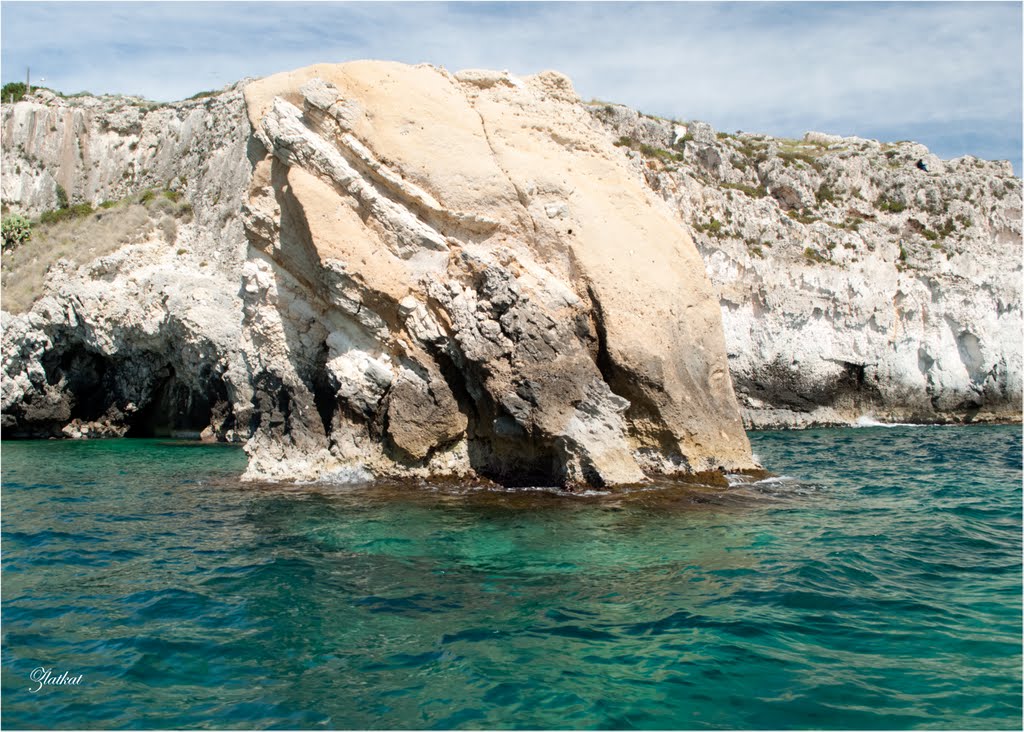 Siracusa-Isola di Ortigia-grotte marine(la forma del pesce)