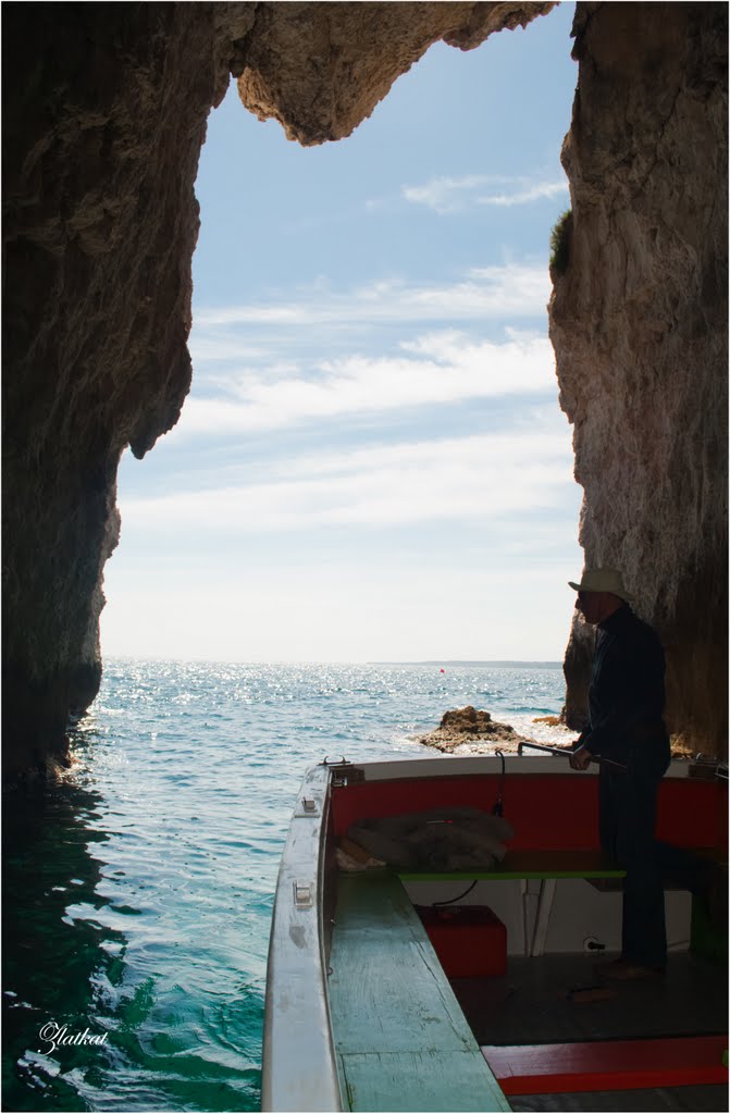 Siracusa-Isola di Ortigia-grotte marine