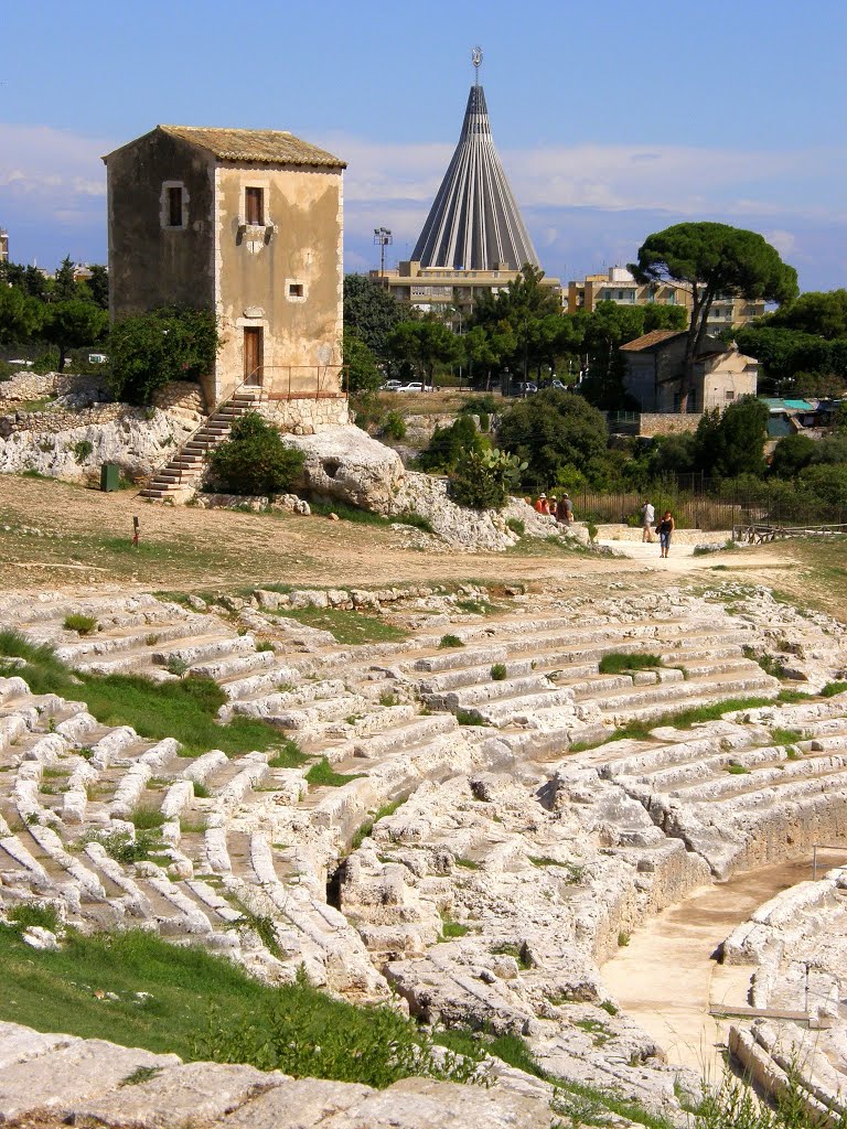 Siracusa - lanfiteatro greco, la torre spagnola, la cattedrale italiana (řecké divadlo, španělská věž, italská katedrála; the Greek amphitheater, the Spanish tower, the Italian cathedral), Sicilia, Italy
