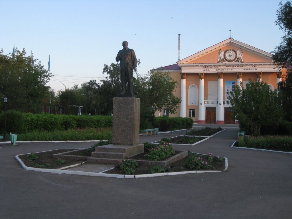 Lenin statue, Khromtau