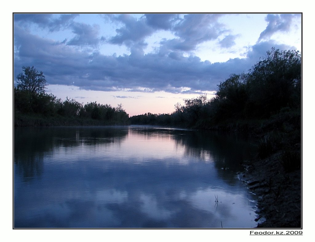 Закат на реке Или