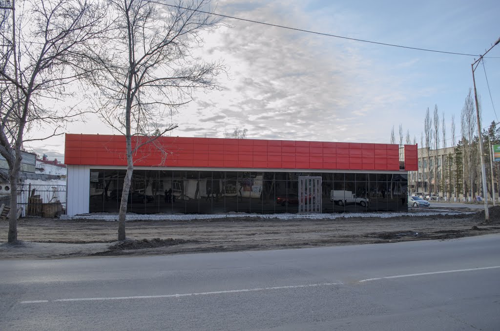 Зеркальная стена