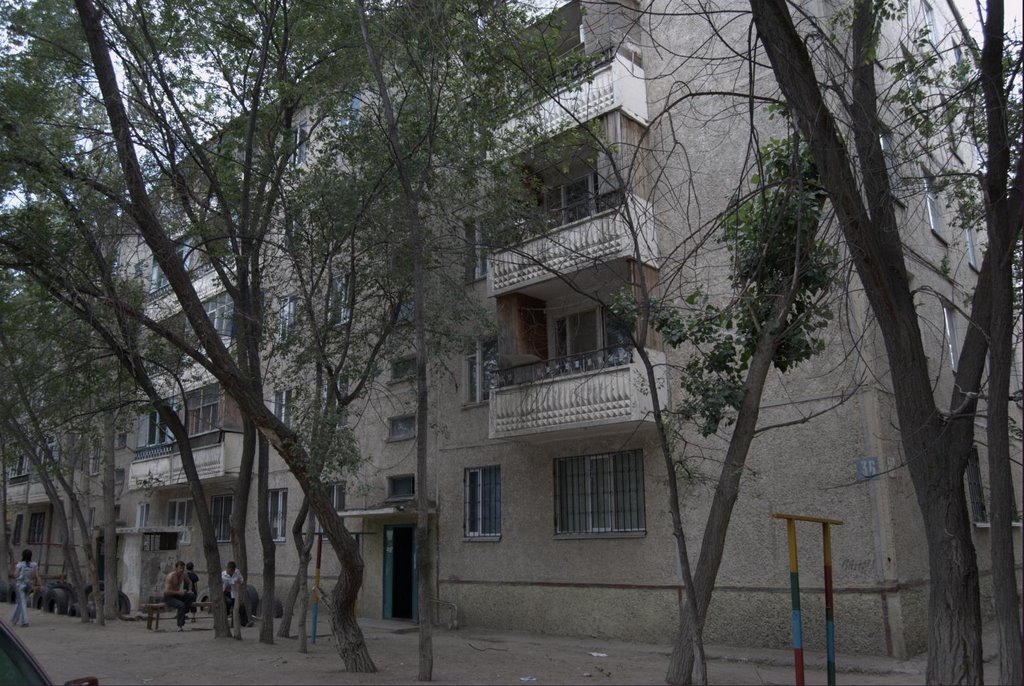 3 м-н, д. 36, западная сторона