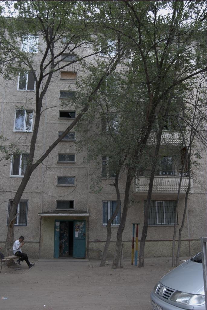 3 м-н, д. 36, западная сторона