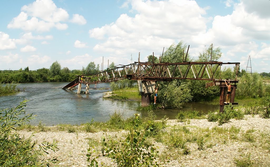 А теперь - атракцион