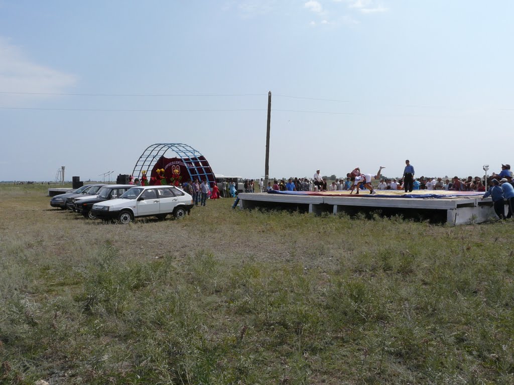 Призы, сцена и борцовский помост