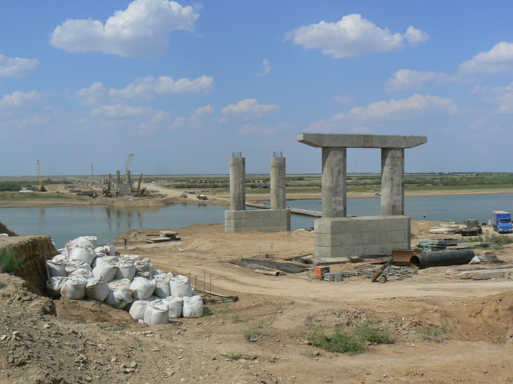 Bridge building in Indere.