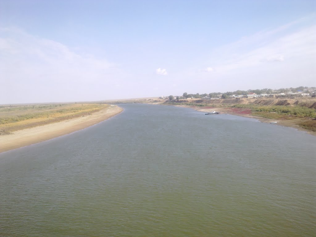 Река Жайык вид с моста.