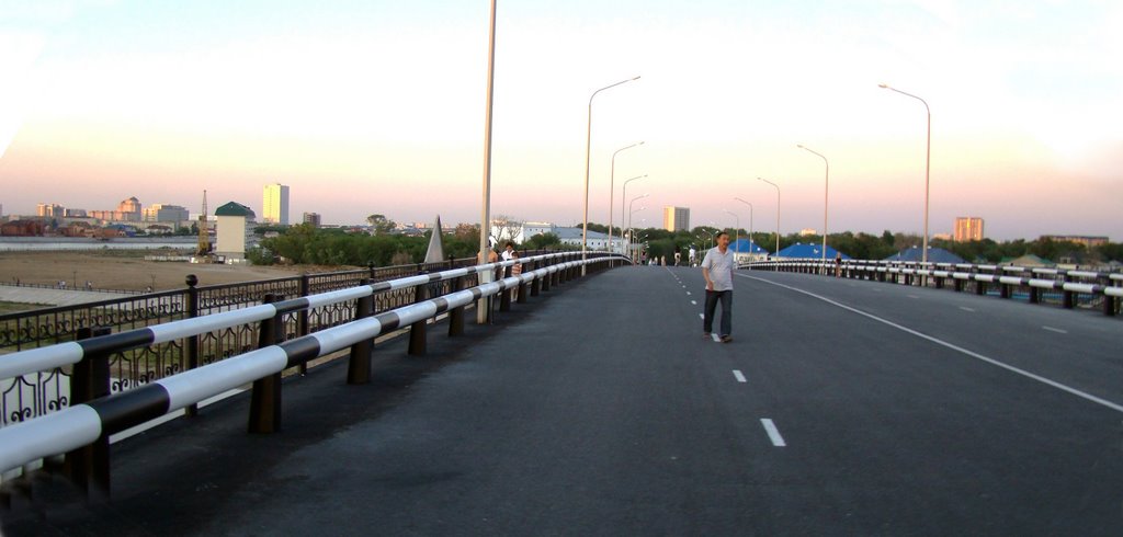 Спуск с моста в Жилгородок
